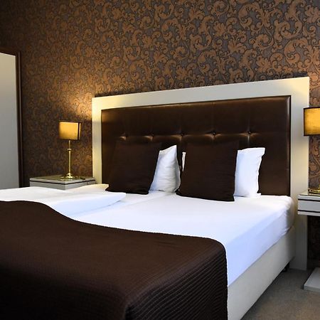 Promenada Romantic Hotel การ์โลวีวารี ภายนอก รูปภาพ
