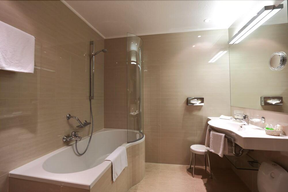 Promenada Romantic Hotel การ์โลวีวารี ภายนอก รูปภาพ