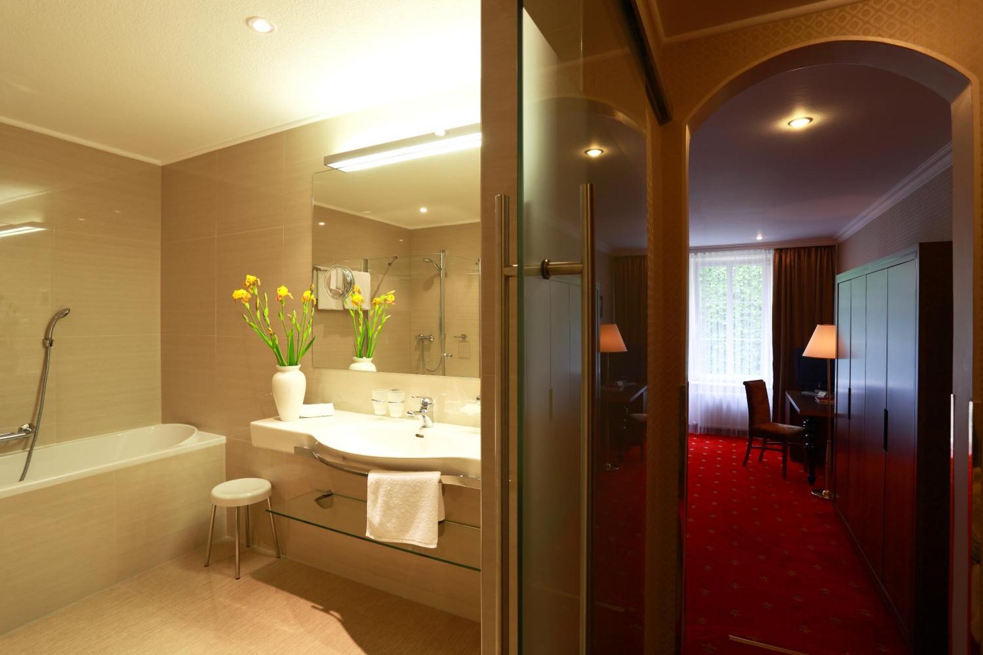 Promenada Romantic Hotel การ์โลวีวารี ภายนอก รูปภาพ
