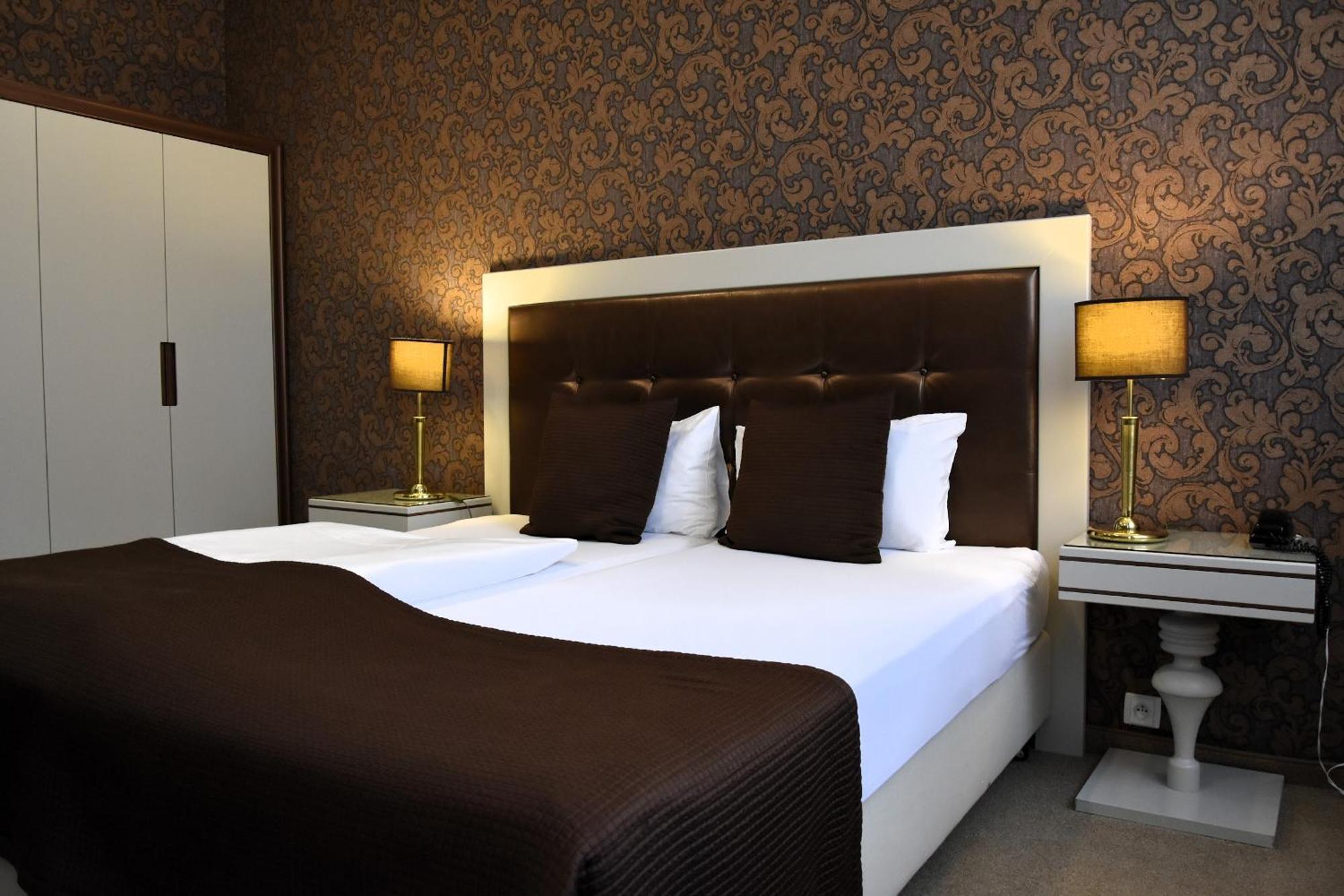 Promenada Romantic Hotel การ์โลวีวารี ภายนอก รูปภาพ
