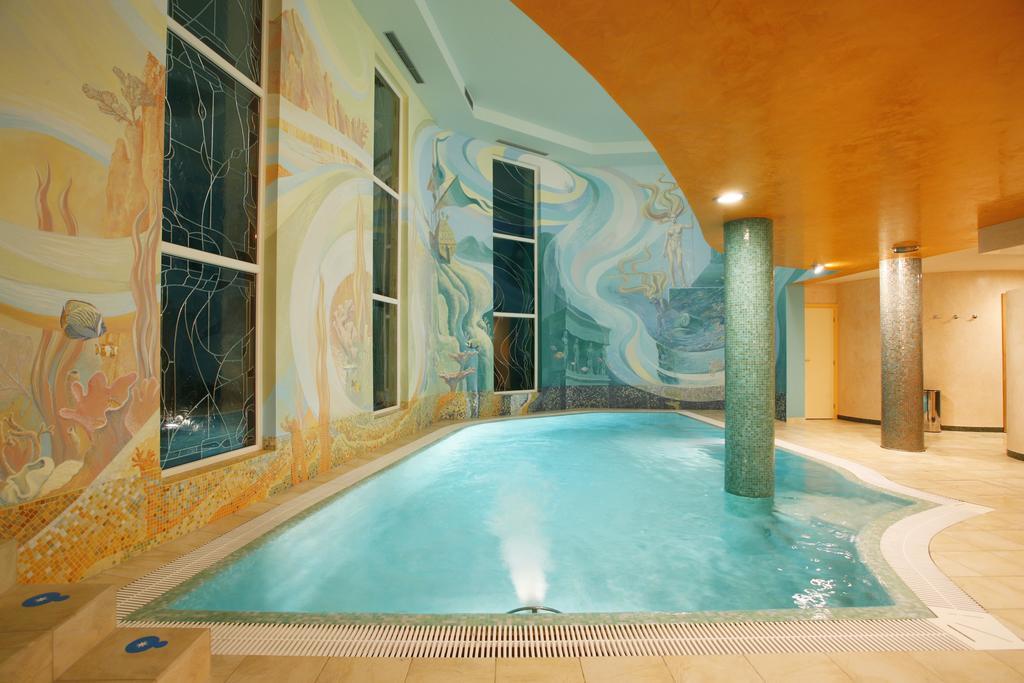 Promenada Romantic Hotel การ์โลวีวารี ภายนอก รูปภาพ