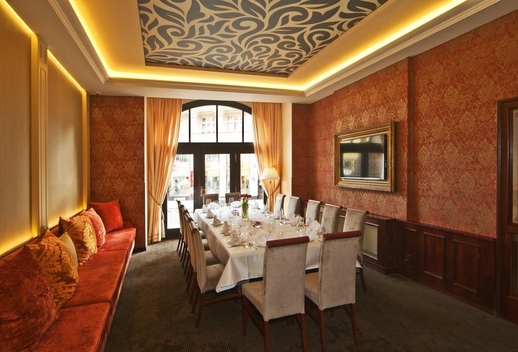 Promenada Romantic Hotel การ์โลวีวารี ภายนอก รูปภาพ