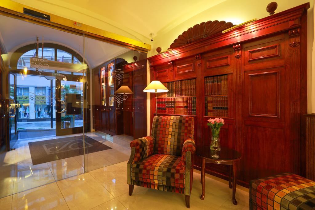 Promenada Romantic Hotel การ์โลวีวารี ภายนอก รูปภาพ