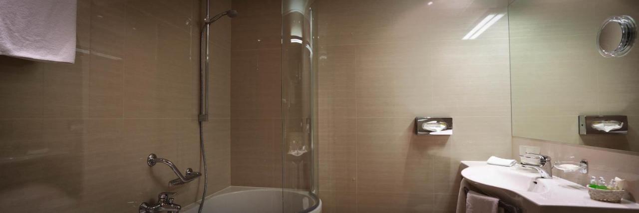 Promenada Romantic Hotel การ์โลวีวารี ภายนอก รูปภาพ