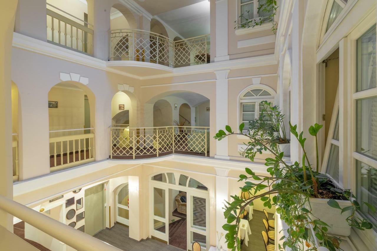 Promenada Romantic Hotel การ์โลวีวารี ภายนอก รูปภาพ
