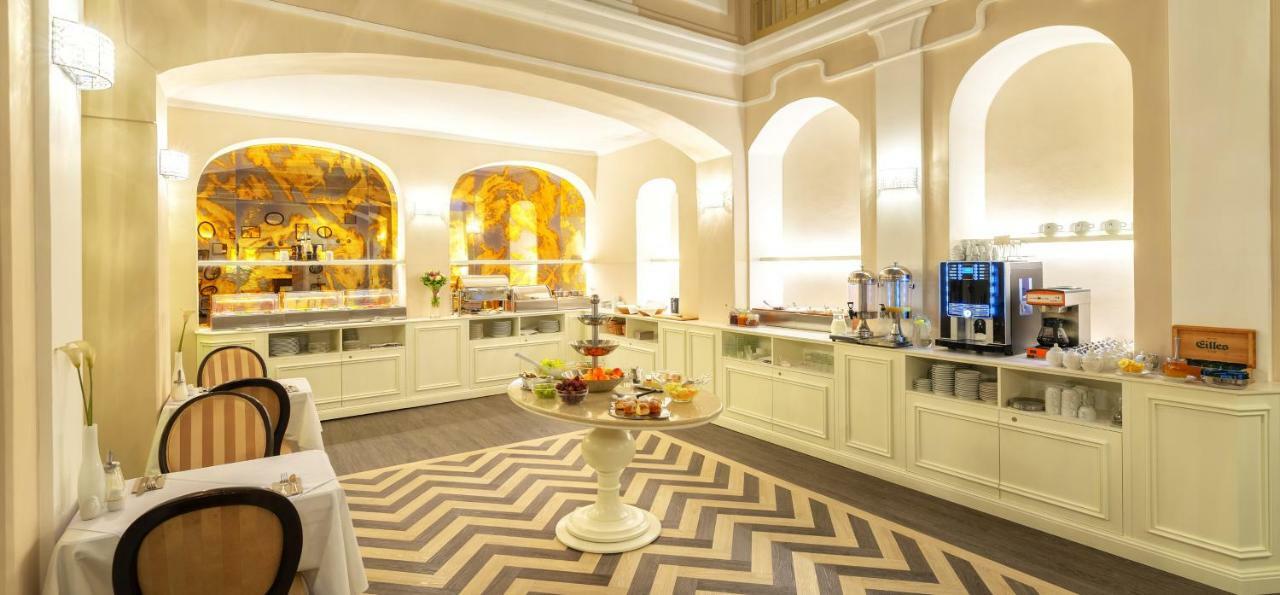 Promenada Romantic Hotel การ์โลวีวารี ภายนอก รูปภาพ