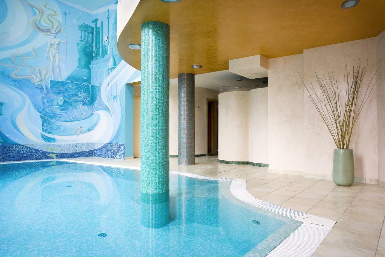 Promenada Romantic Hotel การ์โลวีวารี ภายนอก รูปภาพ