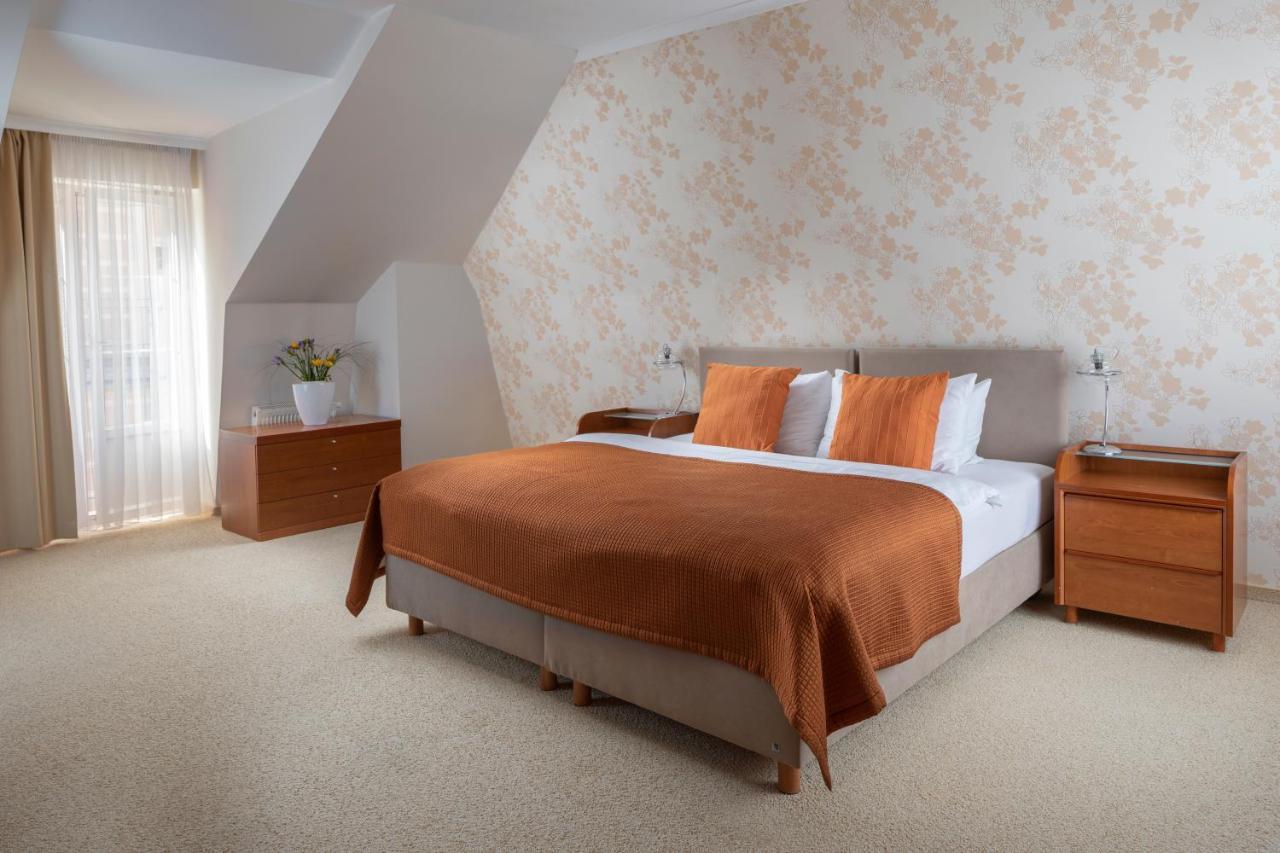 Promenada Romantic Hotel การ์โลวีวารี ภายนอก รูปภาพ