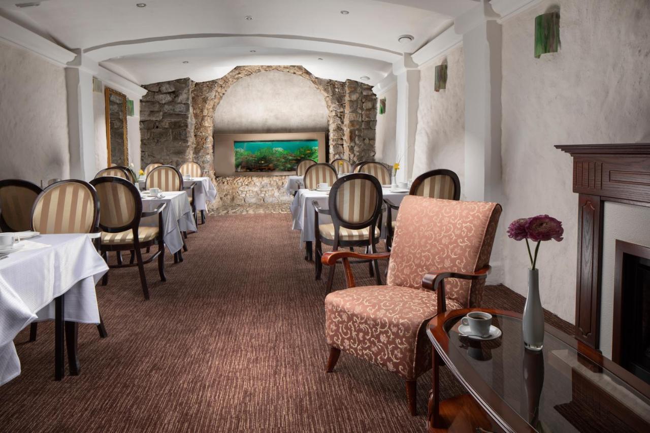 Promenada Romantic Hotel การ์โลวีวารี ภายนอก รูปภาพ